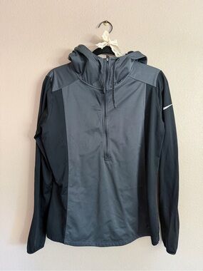 NIKE Women’s Funnel Black Hooded Performance Jacket